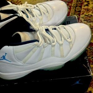 Air Jordan XI Legend Blue